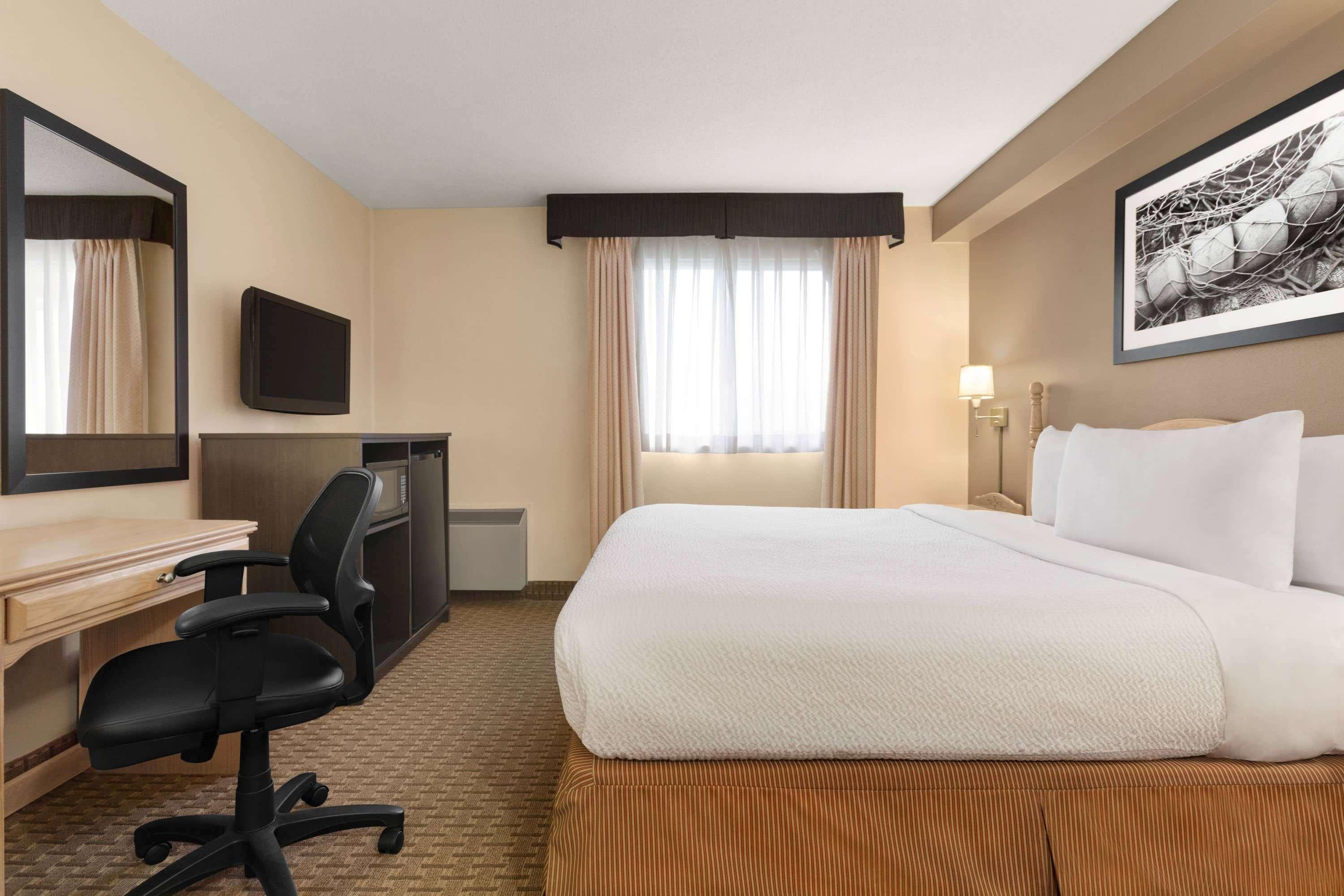 Travelodge Suites By Wyndham Moncton Exterior photo