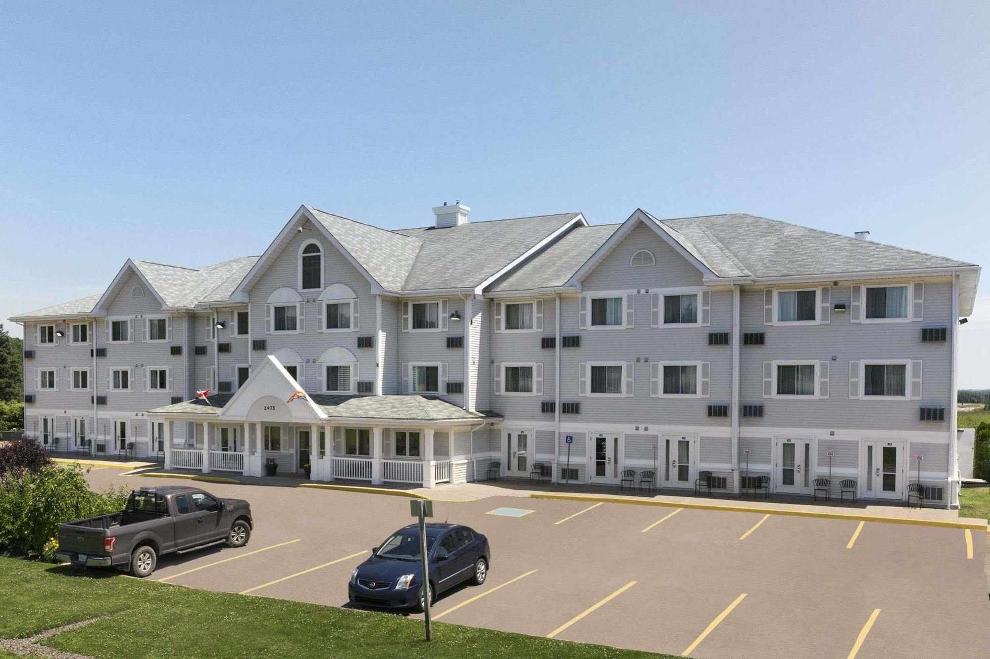 Travelodge Suites By Wyndham Moncton Exterior photo