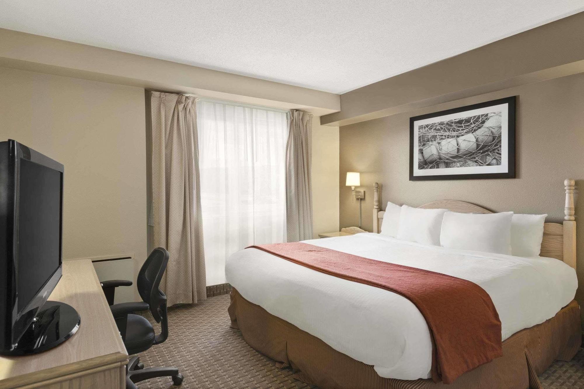 Travelodge Suites By Wyndham Moncton Exterior photo